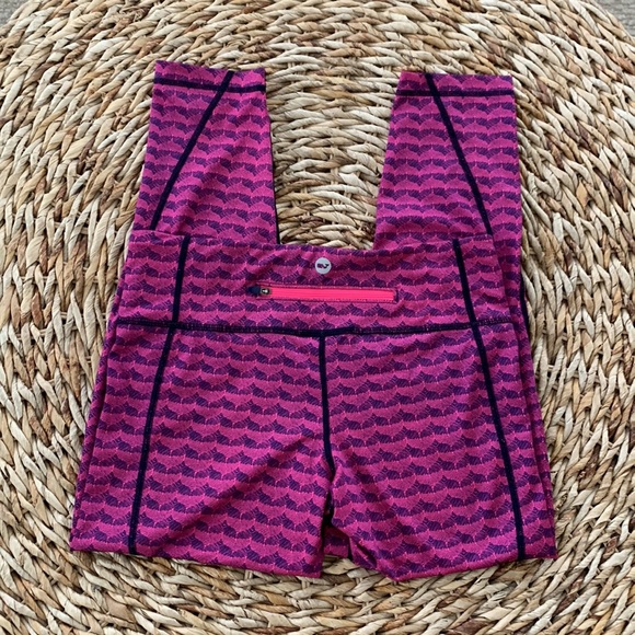 Vineyard Vines Etched Whale Tail Performance Legging - Picture 2 of 10